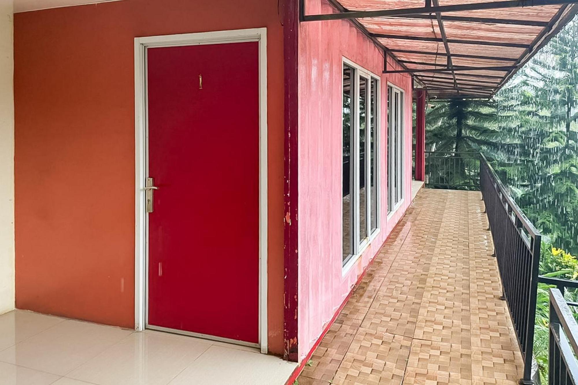 Hotel Container Inn Mitra Reddoorz Gadok Exteriér fotografie