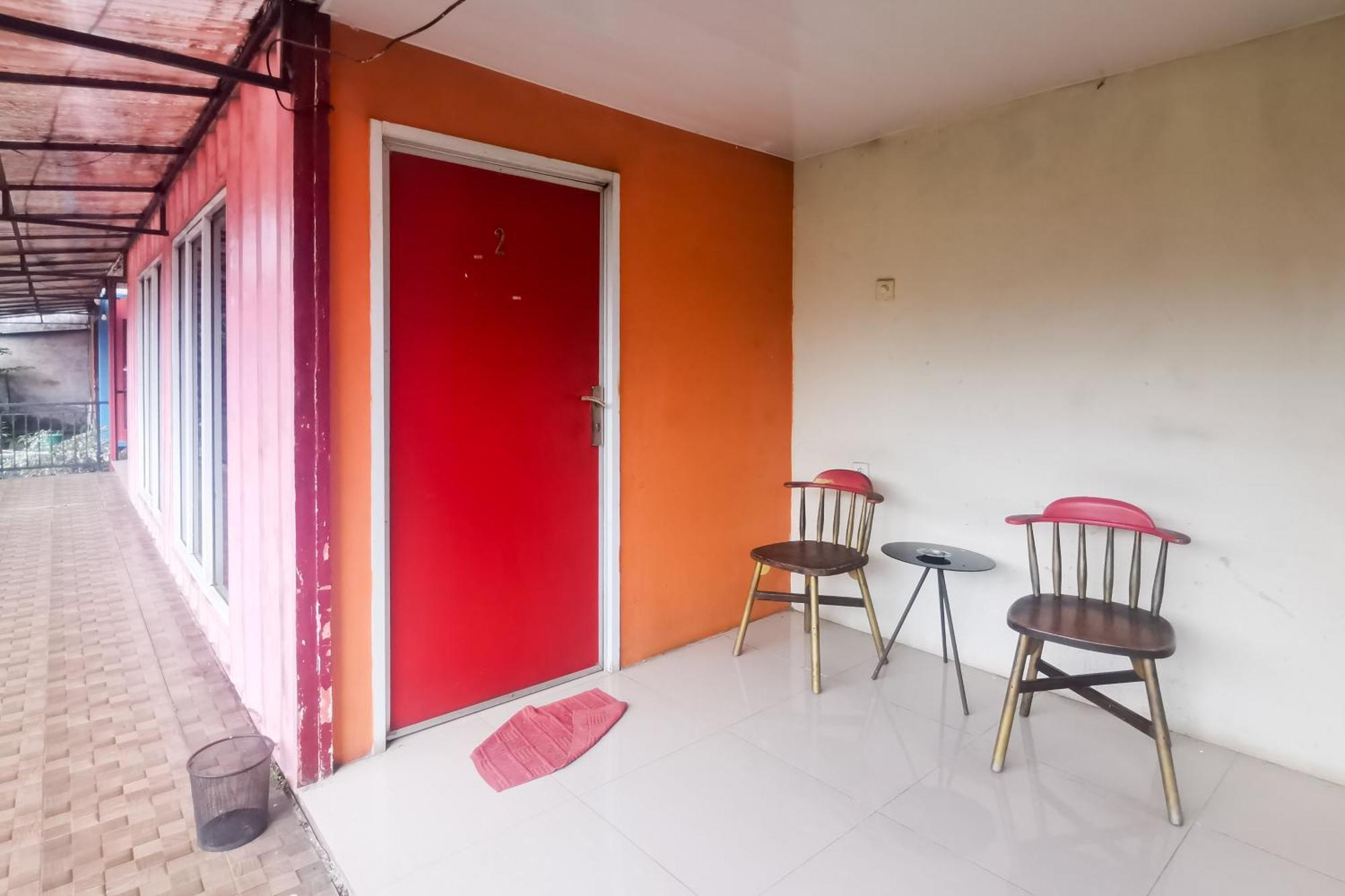 Hotel Container Inn Mitra Reddoorz Gadok Exteriér fotografie