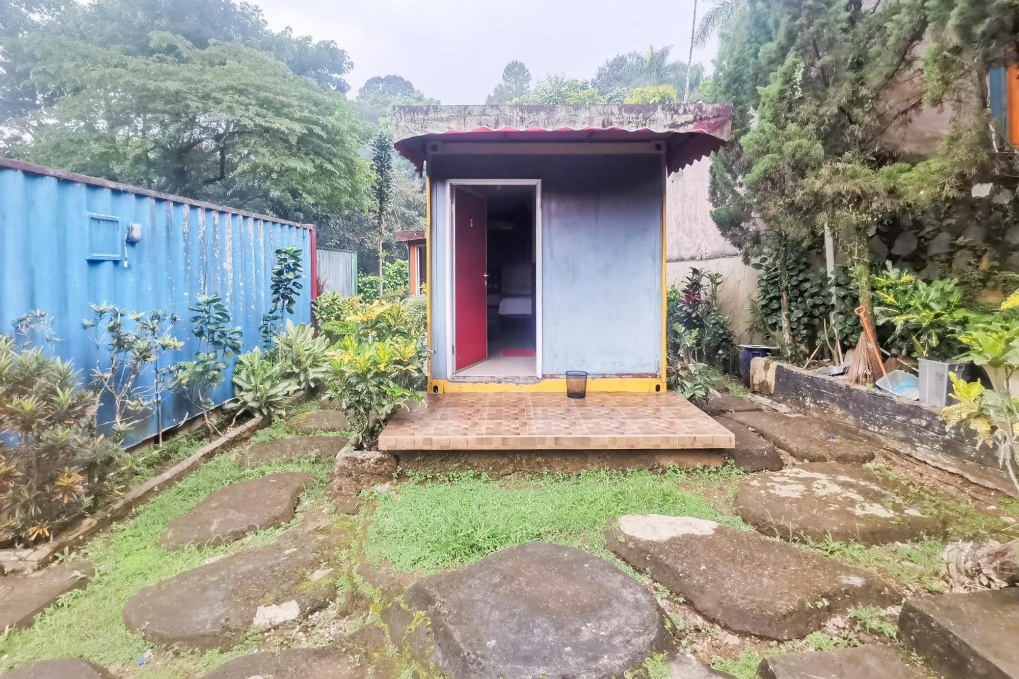 Hotel Container Inn Mitra Reddoorz Gadok Exteriér fotografie